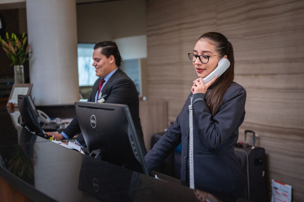 receptionists, phone call, hotel-5975962.jpg